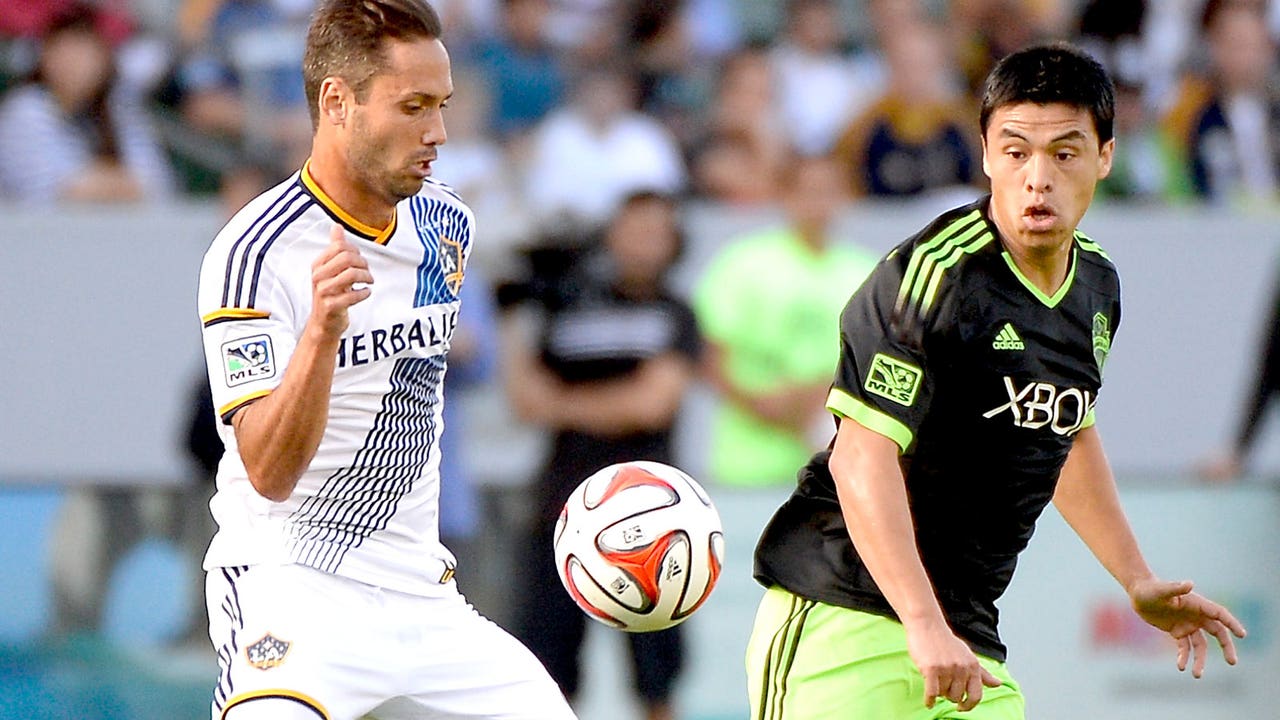 Galaxy edge Sounders, take slim lead in Western Conference final
